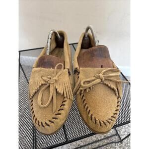 Minnetonka Kilty Hardsole Moccasins - Women’s 9.5 - Taupe Brown Suede